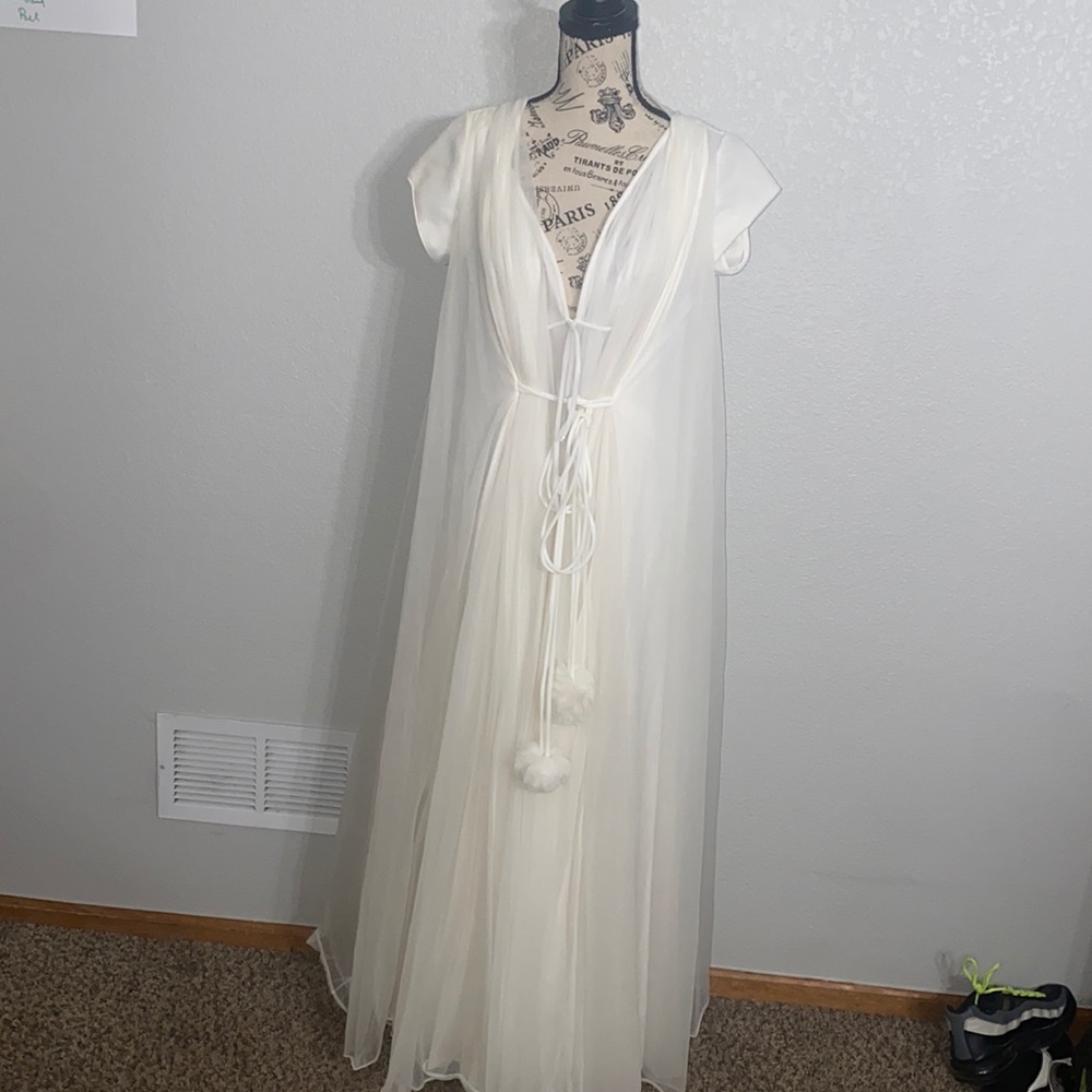 Elegant White Women's Sleepwear Gown